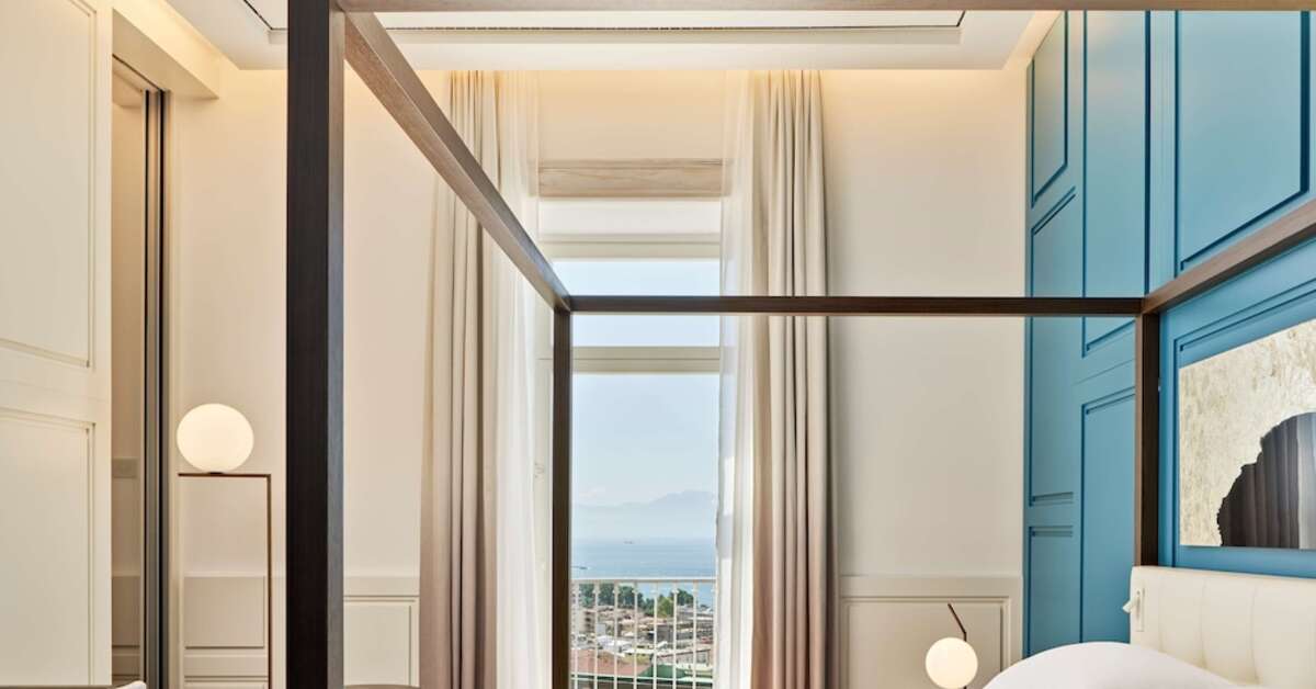 Ein Foto De Bonart Naples Curio Collection by Hilton