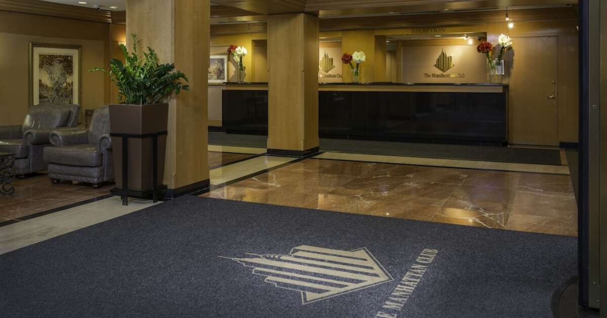 Een foto van The Manhattan Club