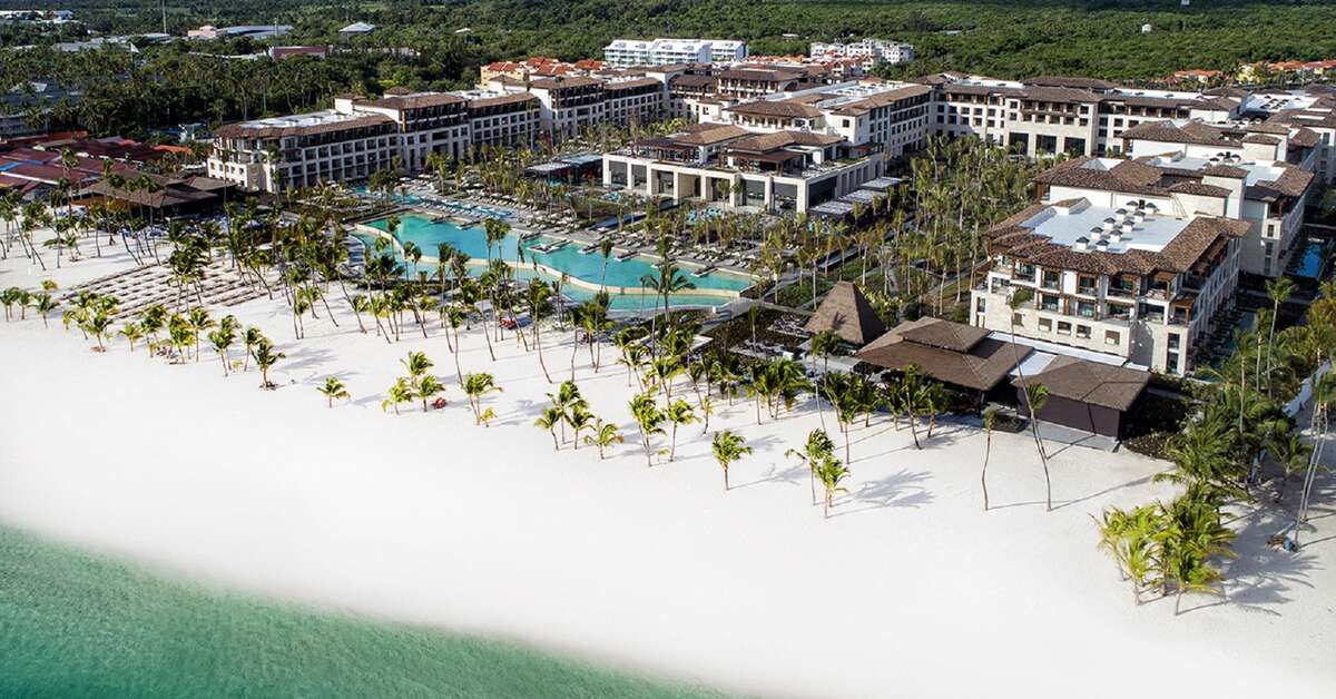 Ein Foto von der Außenansicht des Unique Club At Lopesan Costa Bavaro