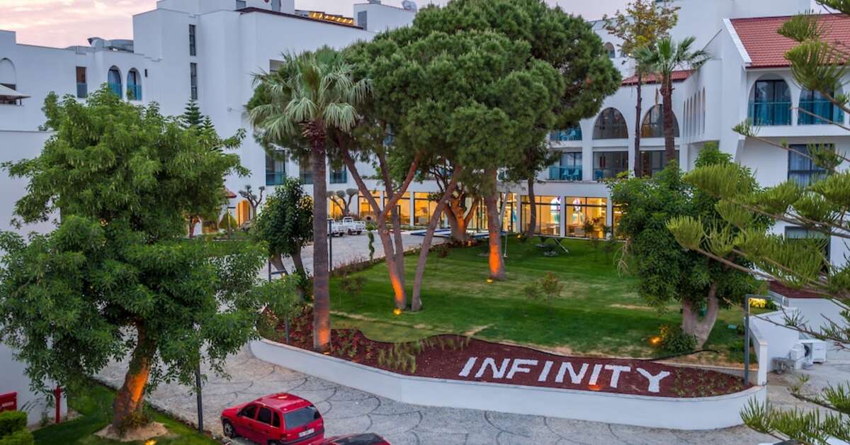 Een foto van de buitenkant van Infinity by Yelken Aquapark & Resort