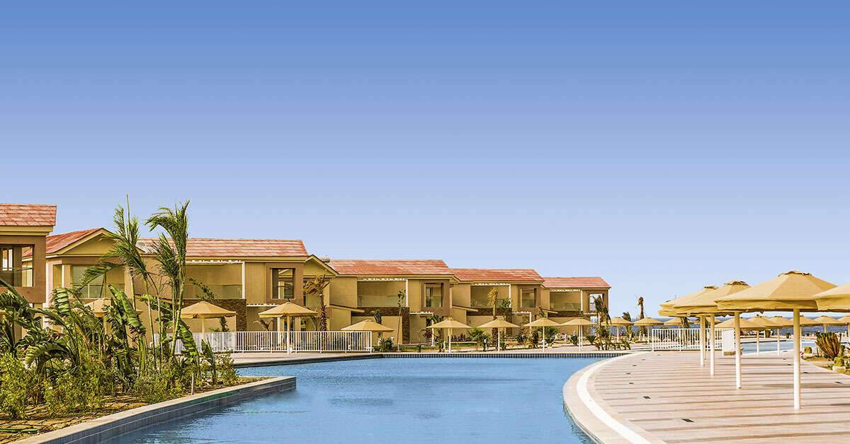 Een foto van het zwembad bij Pickalbatros Sea World Resort