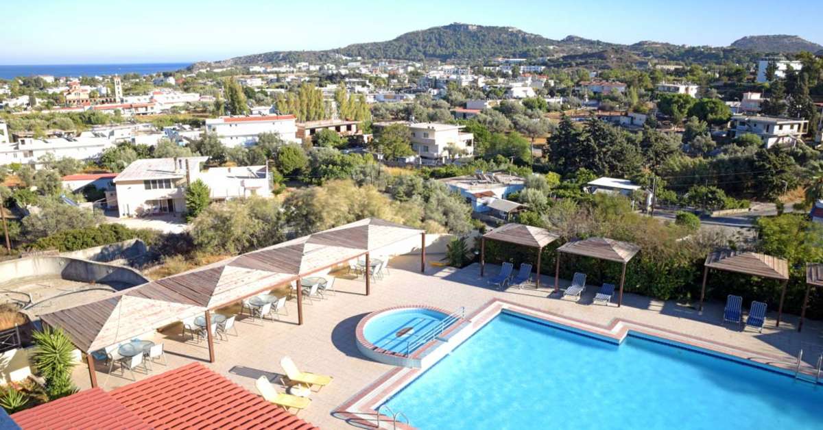 Ein Foto vom Pool im Telhinis Hotel