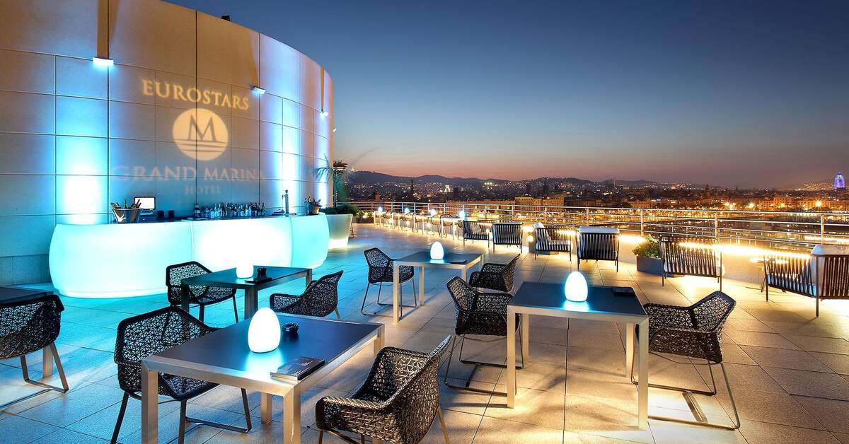 Een foto van het terras bij Eurostars Grand Marina Hotel