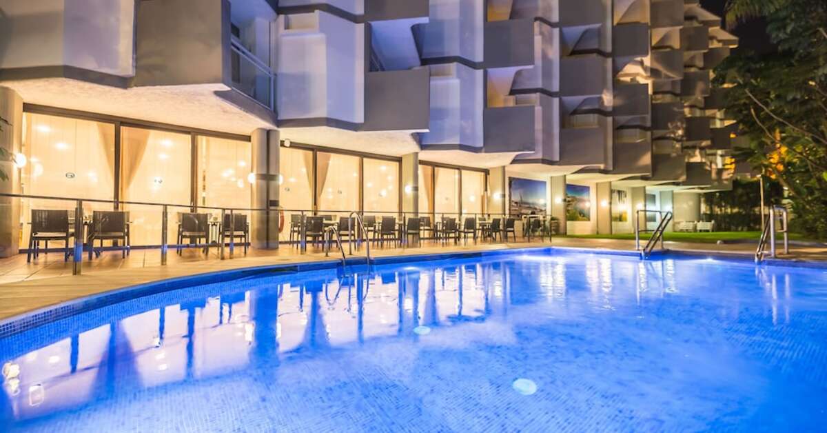Een foto van het zwembad bij AluaSun Lago Rojo Hotel