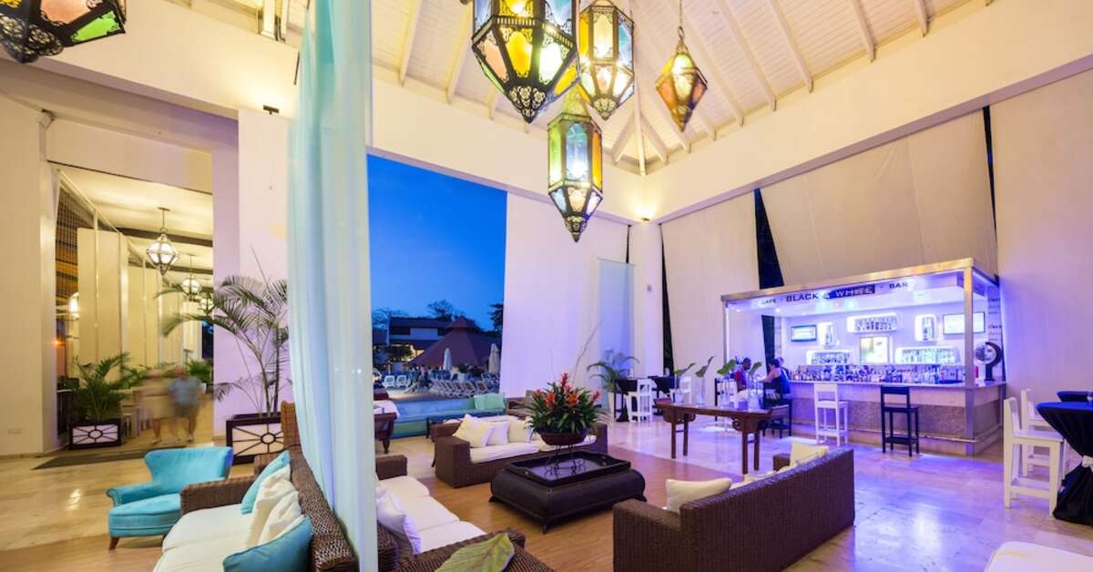 Een foto van het interieur van BlueBay Villas Doradas