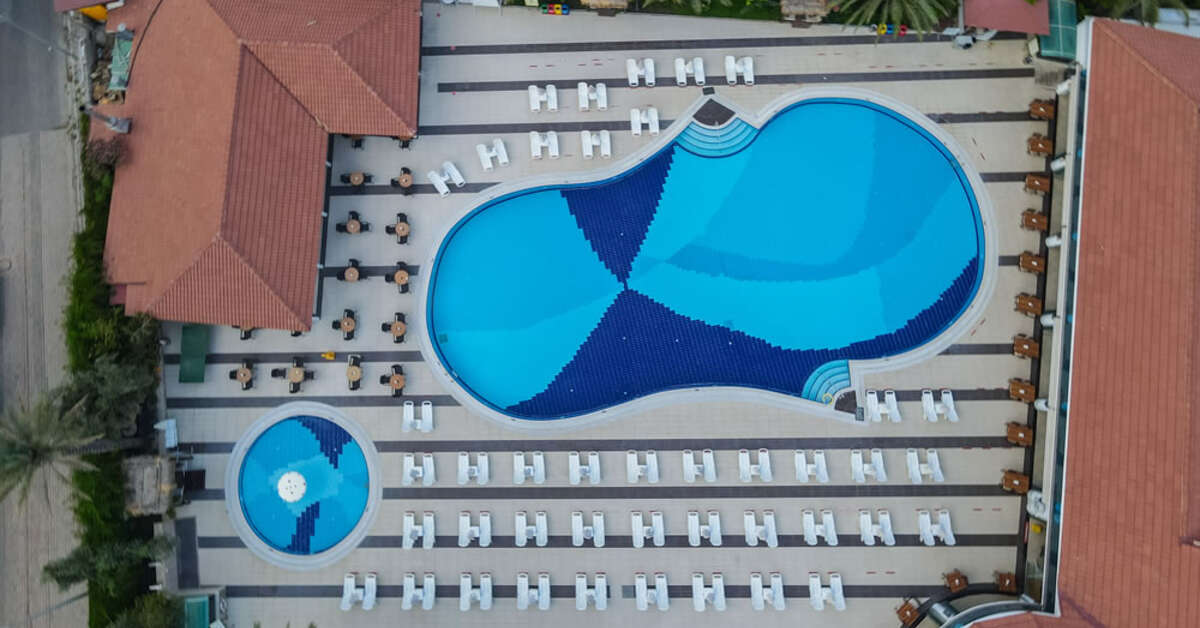 Een foto van het zwembad bij Montebello Resort