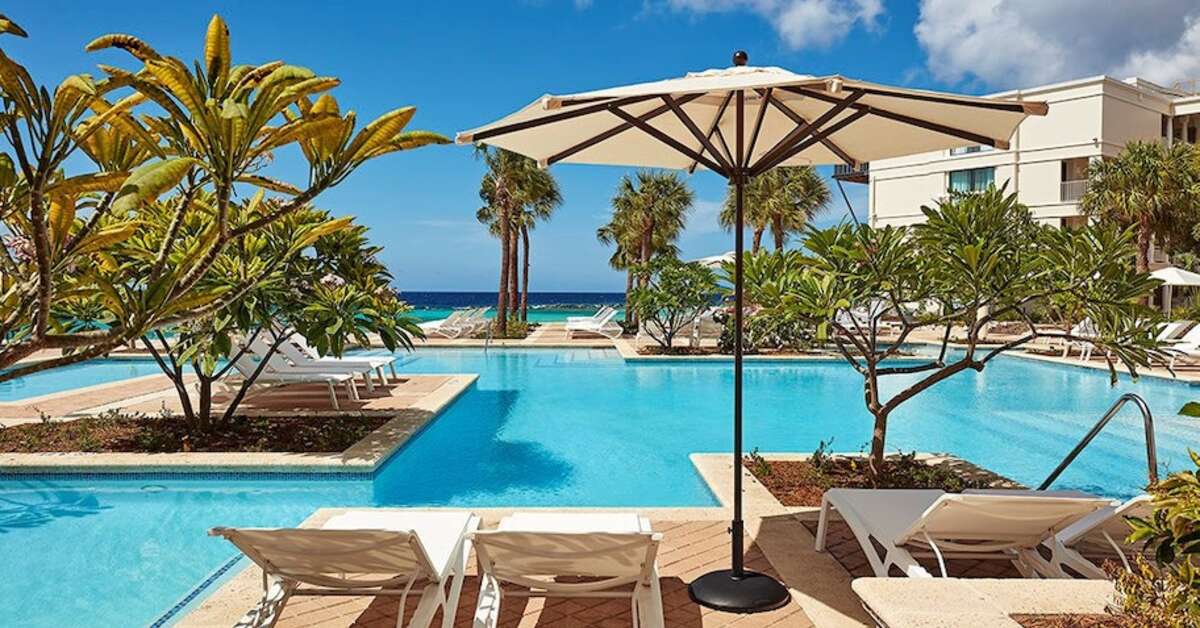 Een foto van het zwembad bij Curacao Marriott Beach Resort