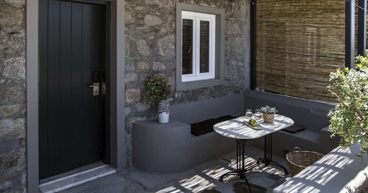 Een foto van het terras bij My Mykonos Hotel