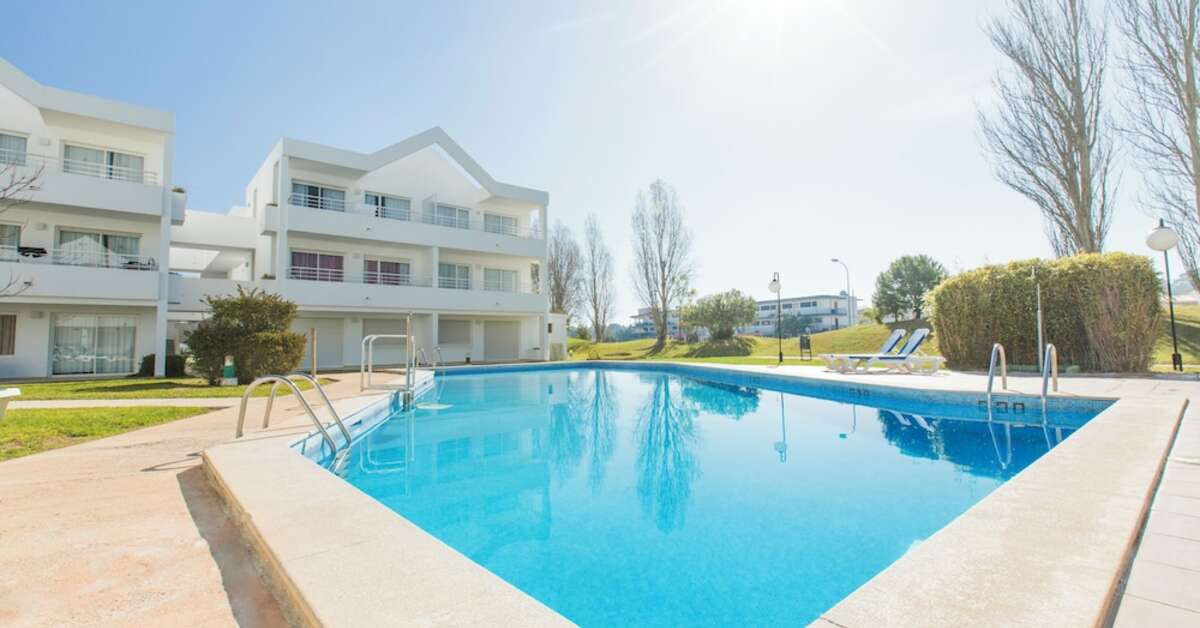 Een foto van het zwembad bij Aparthotel Habitat