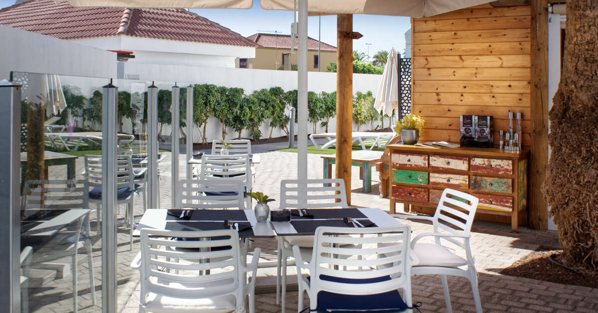 Een foto van het terras bij FBC Fortuny Resort