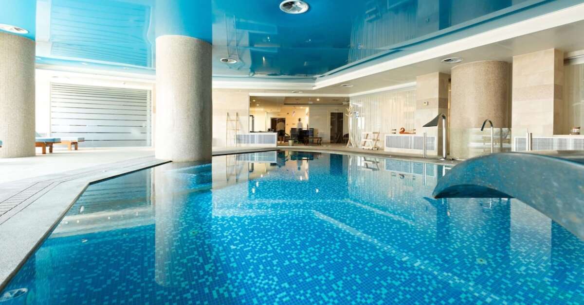 Een foto van het zwembad bij The Royal Blue Resort & Spa