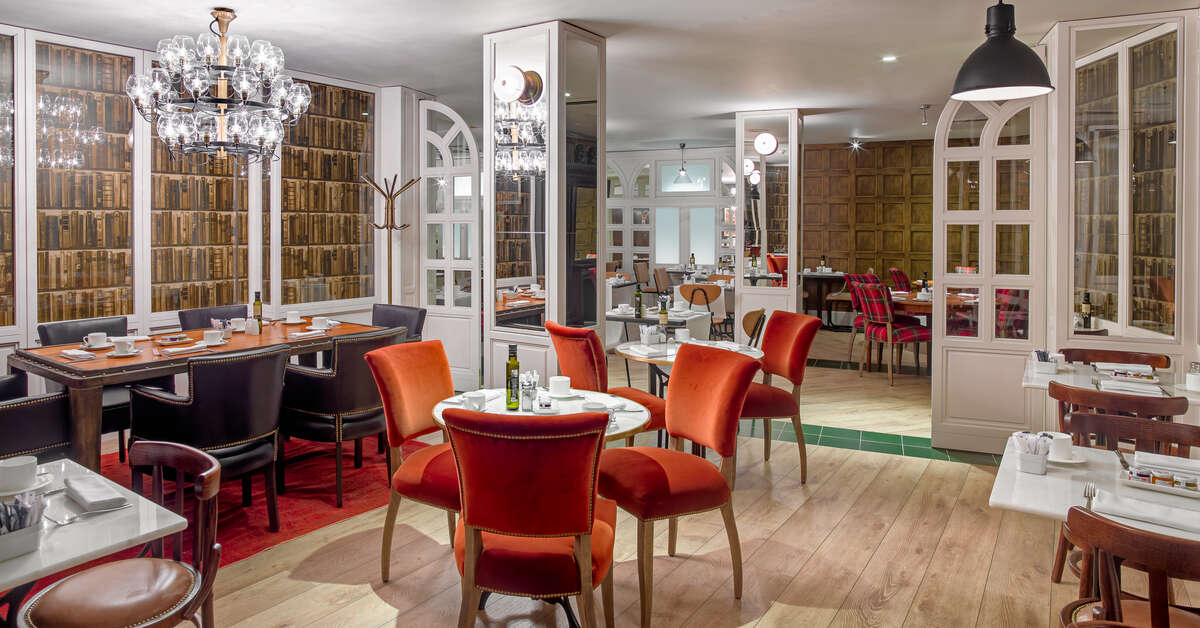 Een foto van het interieur van H10 Montcada Boutique Hotel