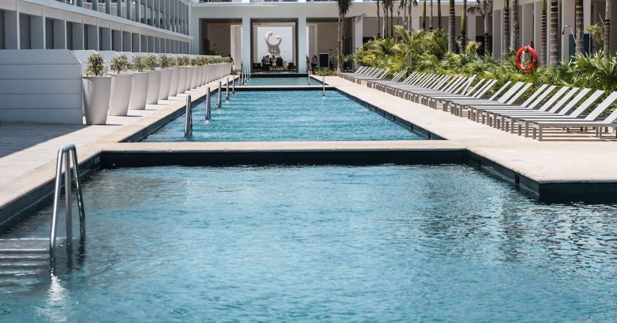 Een foto van het zwembad bij Platinum Yucatan Princess All Suites & Spa Resort