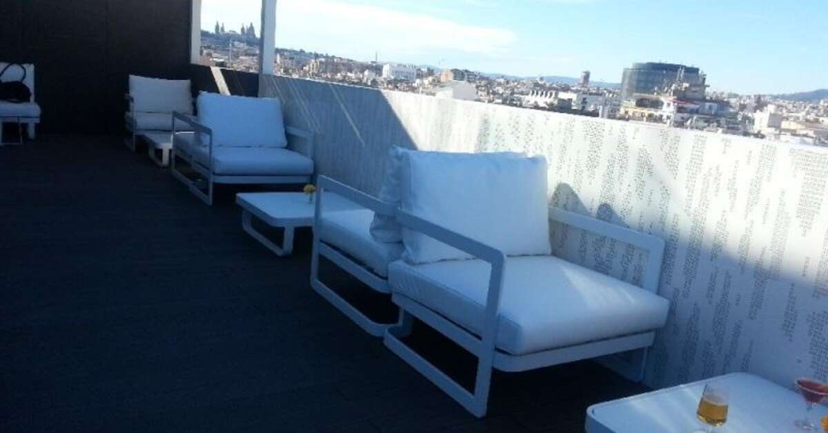 Een foto van het terras bij Hotel Gaudi