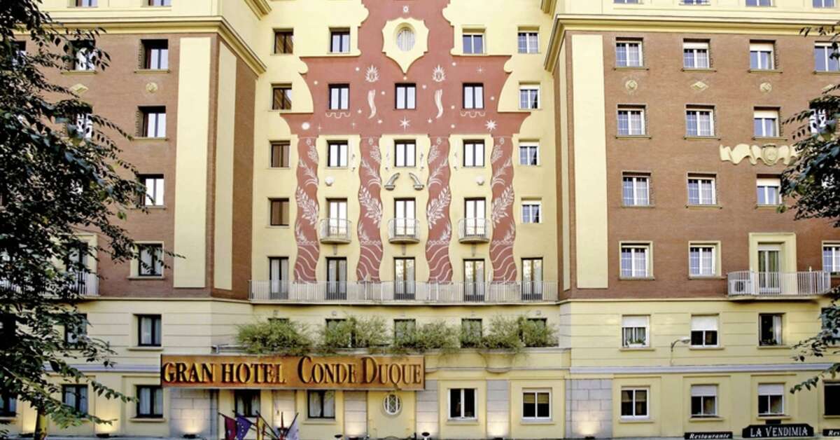 Een foto van de buitenkant van Sercotel Gran Hotel Conde Duque