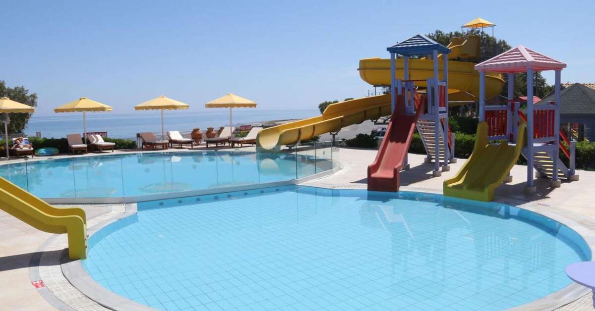 Een foto van het zwembad bij Serita Beach Hotel