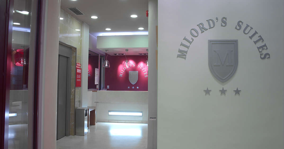 Een foto van het interieur van Milord's Suites