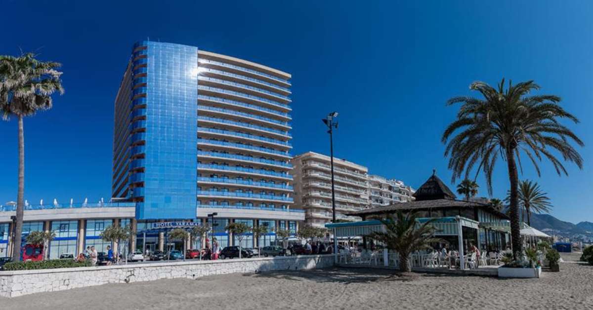 Een foto van de buitenkant van Hotel Yaramar