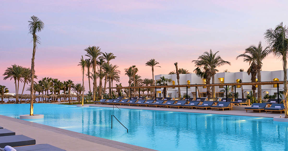 Een foto van het zwembad bij Serry Beach Resort