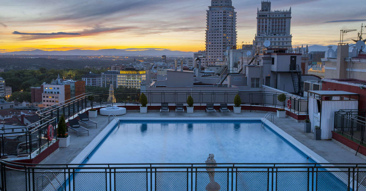 Een foto van het zwembad bij Hotel Emperador