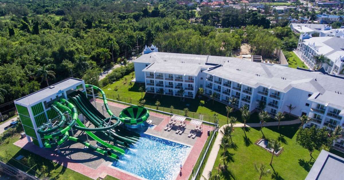 Een foto van het zwembad bij Riu Montego Bay