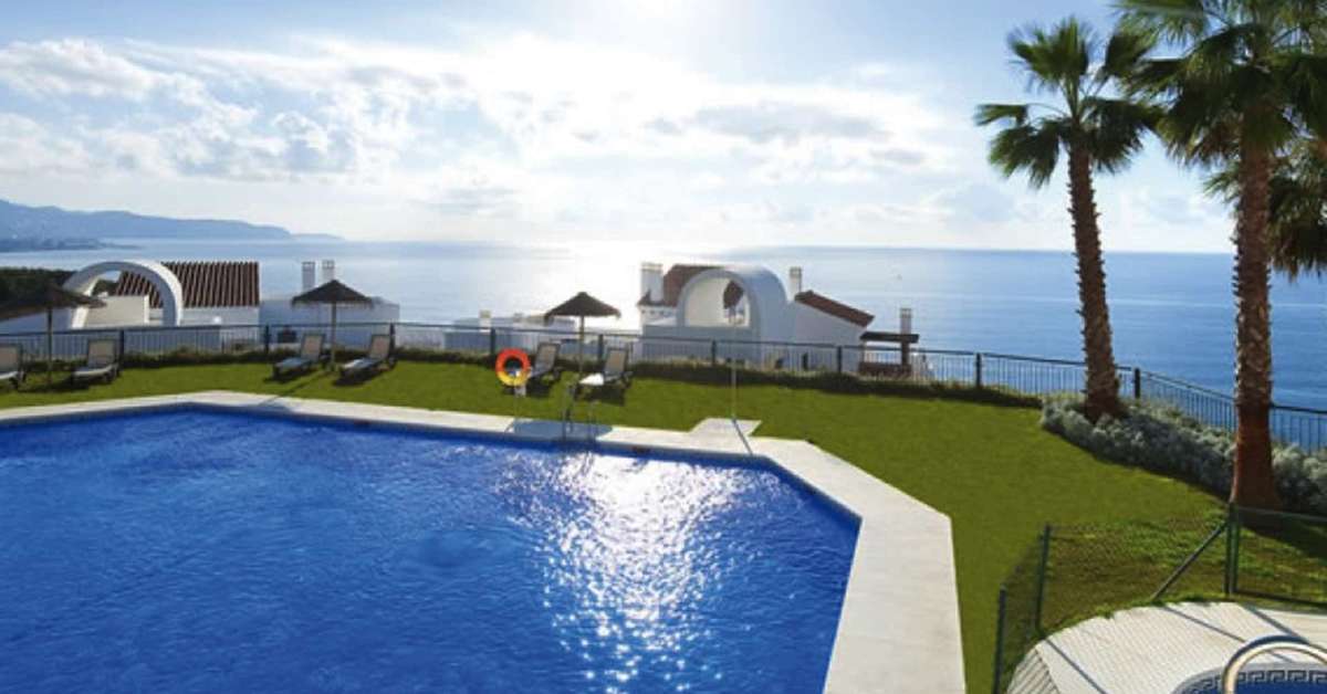 Een foto van het zwembad bij Olee Nerja Holiday Rentals