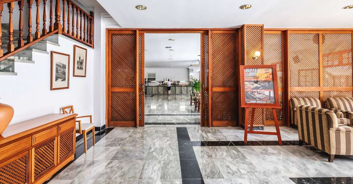 Een foto van het interieur van Be Smart Florida Plaza