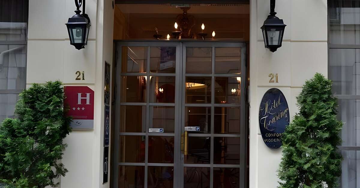 Een foto van de buitenkant van Hotel Touring Parijs