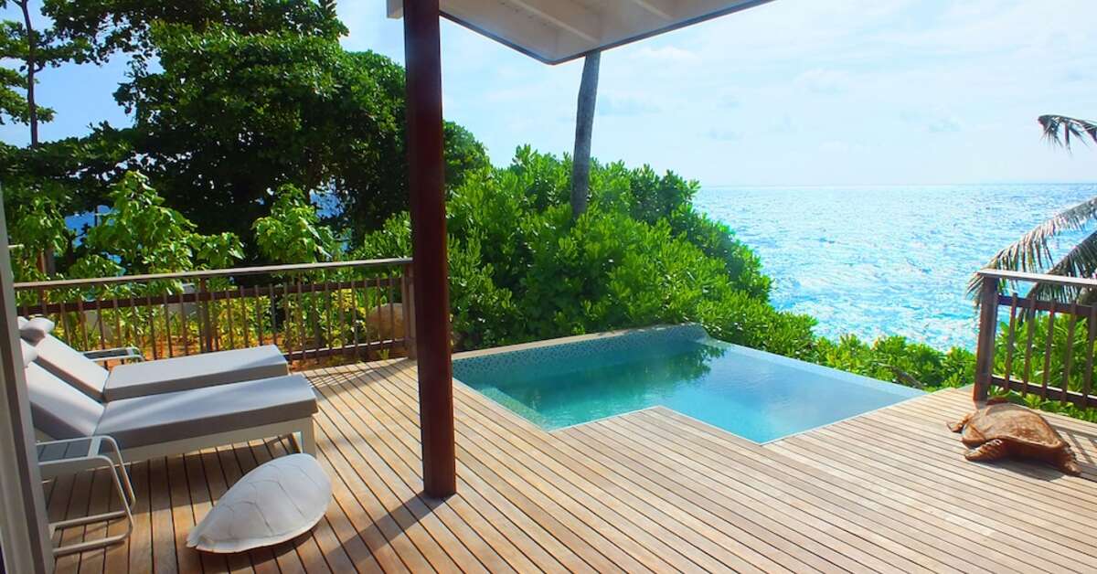 Een foto van het zwembad bij Carana Beach Hotel