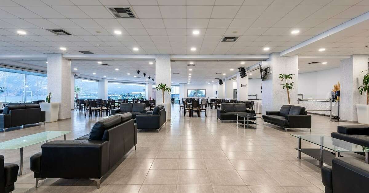 Een foto van het interieur van Royal Bay
