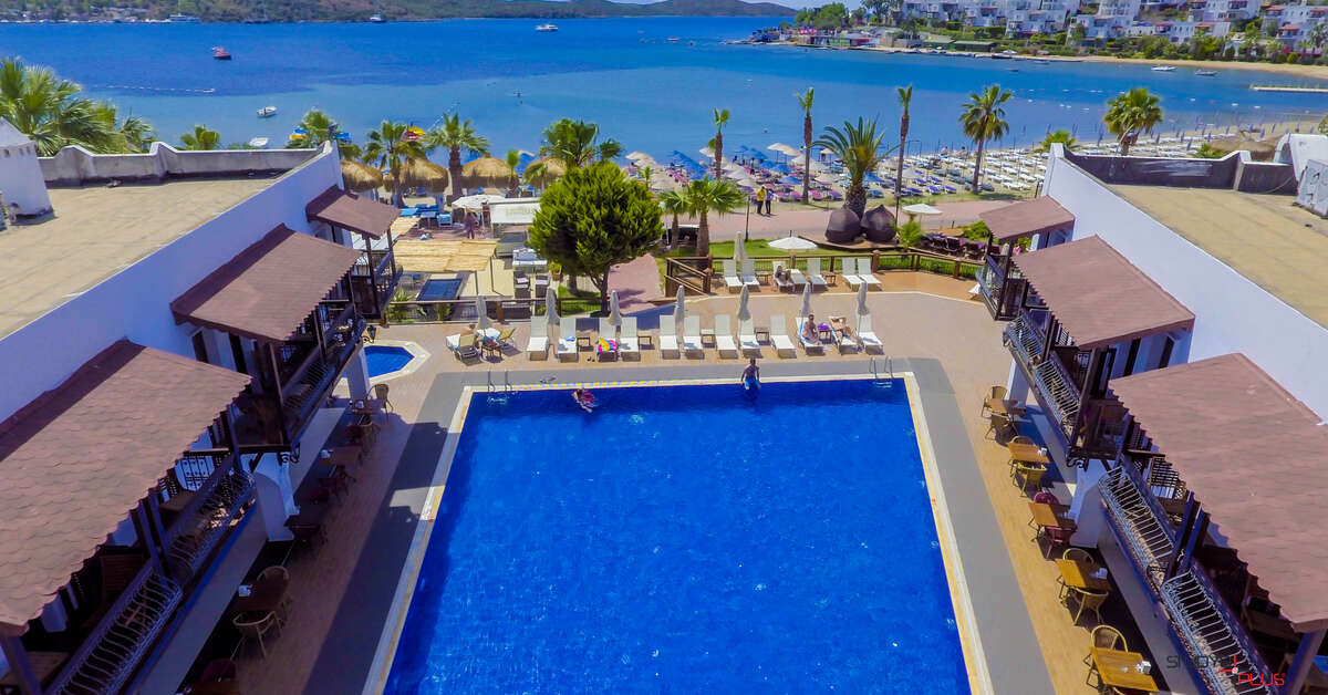 Een foto van het zwembad bij Costa Bitezhan Hotel