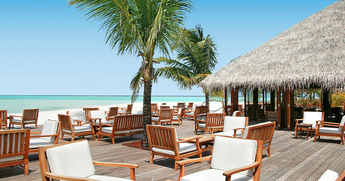 Een foto van het terras bij Meeru Island Resort & Spa
