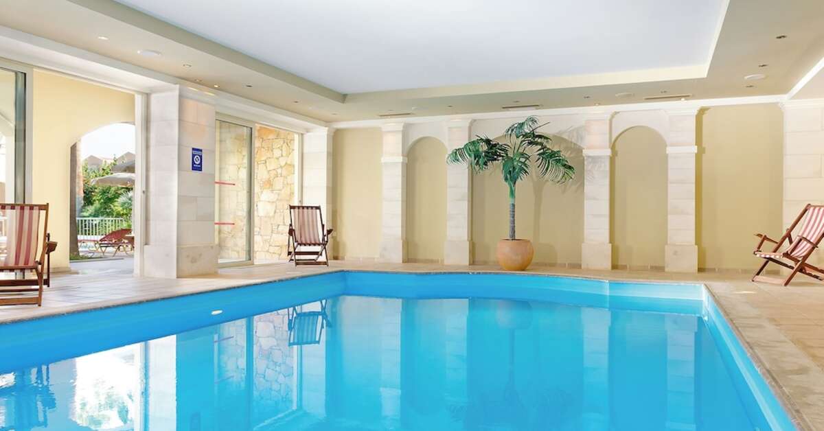 Een foto van het zwembad bij Grecotel Casa Adele