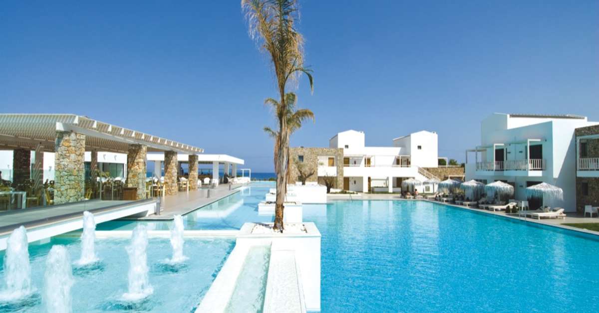 Een foto van het zwembad bij Diamond Deluxe Hotel