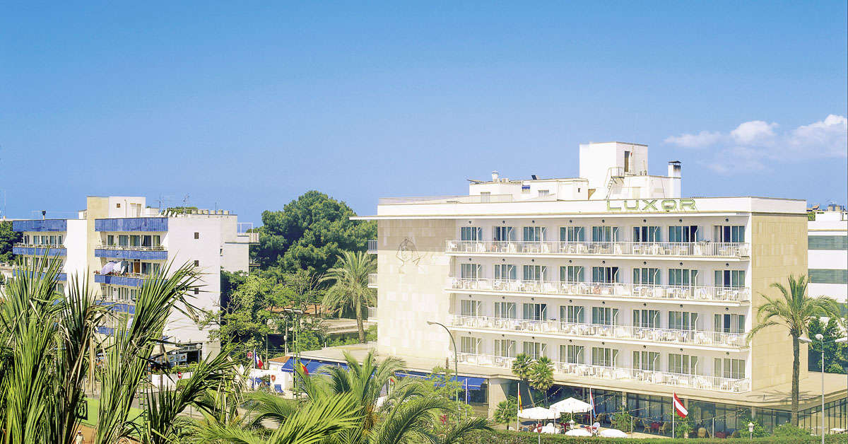 Ein Foto von der Außenansicht des Hotel & Aparthotel Luxor