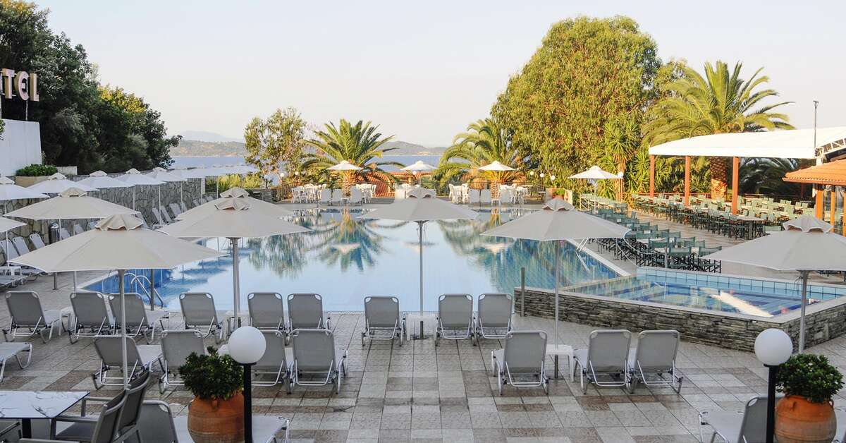 Een foto van het zwembad bij Aristoteles Holiday Resort & Spa