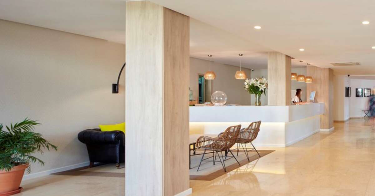 Een foto van het interieur van Hotel Tres Torres