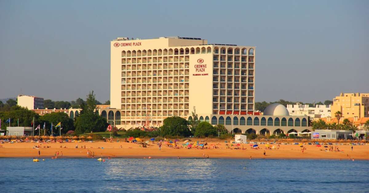 Een foto van de buitenkant van Crowne Plaza Vilamoura