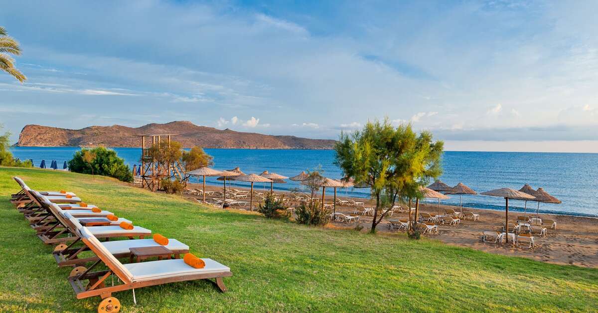 Een foto van het terras bij Giannoulis Santa Marina Plaza
