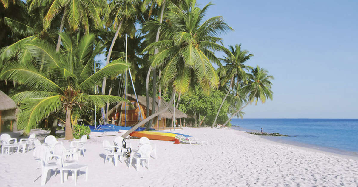 Een foto van het terras bij Fihalhohi Maldives