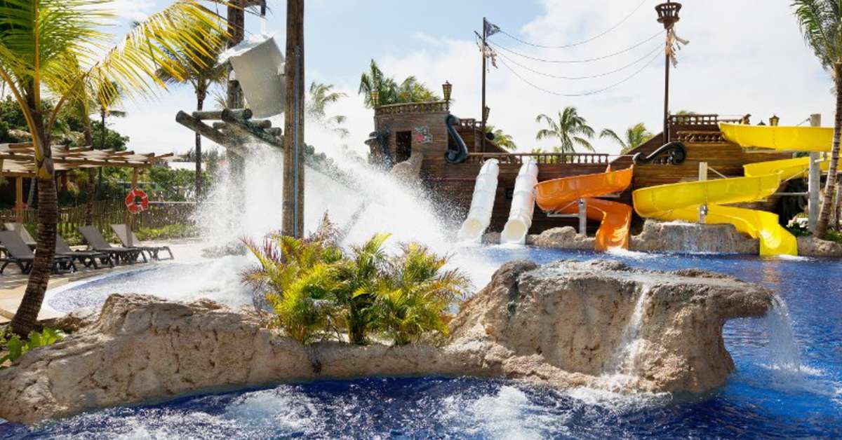 Een foto van het zwembad bij Barcelo Bavaro Palace Deluxe