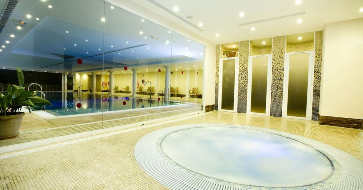 Een foto van het zwembad bij Hotel Monarque Cendrillon