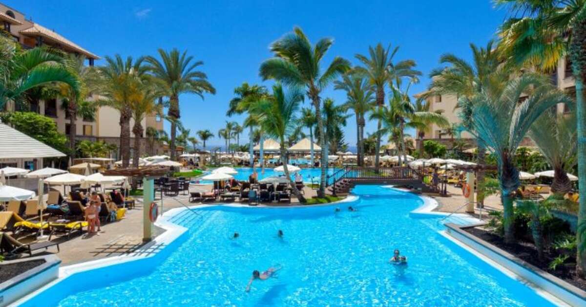 Een foto van het zwembad bij GF Gran Costa Adeje