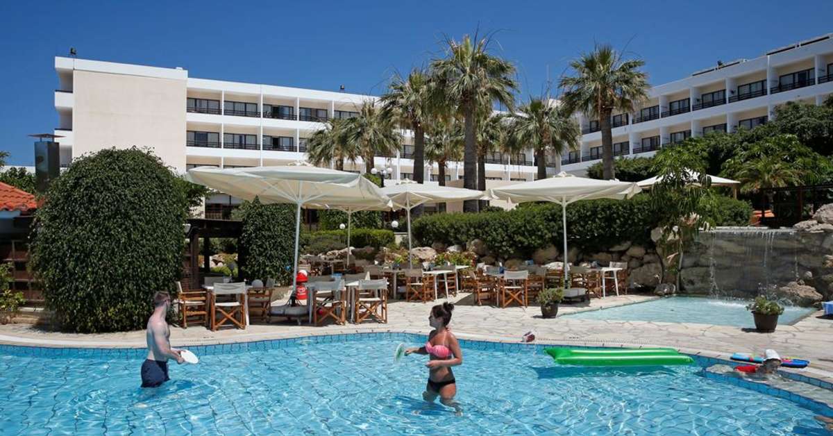 Een foto van het zwembad bij Avanti Hotel