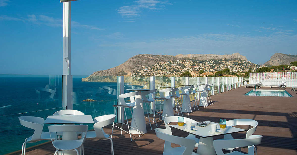 Een foto van het terras bij Hotel Bahia Calpe by Pierre & Vacances