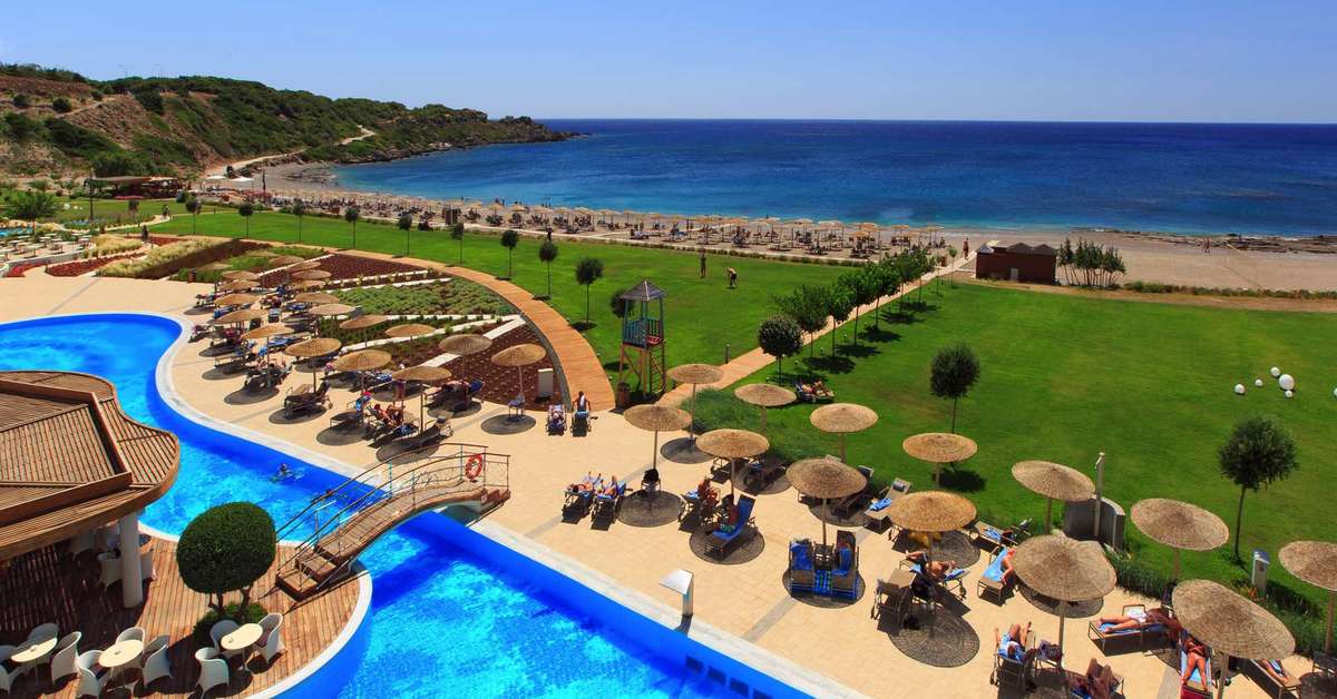 Ein Foto vom Pool im Elysium Resort & Spa