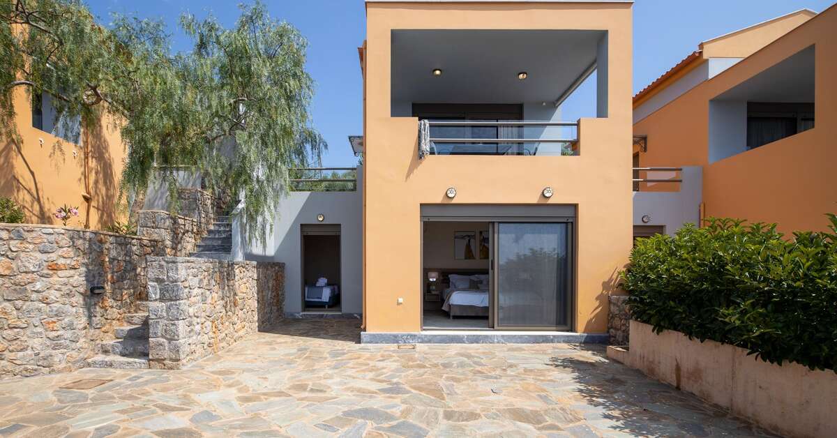 Een foto van de buitenkant van Searocks Exclusive Villas Resort Messinia