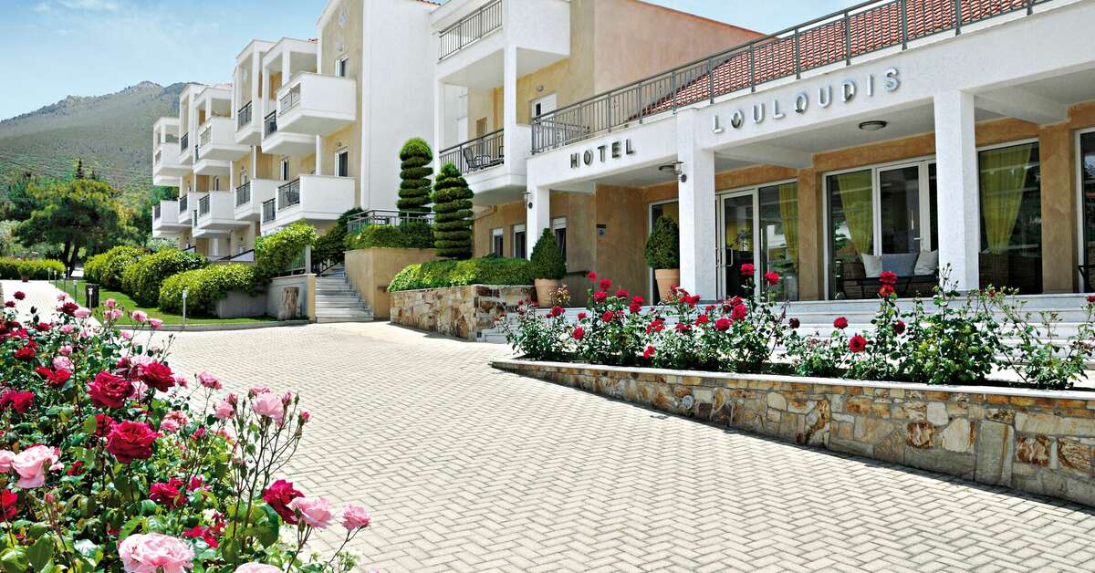Een foto van de buitenkant van The Boutique Louloudis