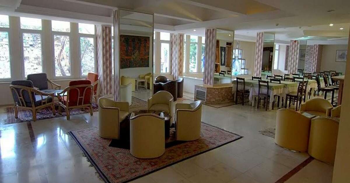 Een foto van het interieur van Surtel Hotel