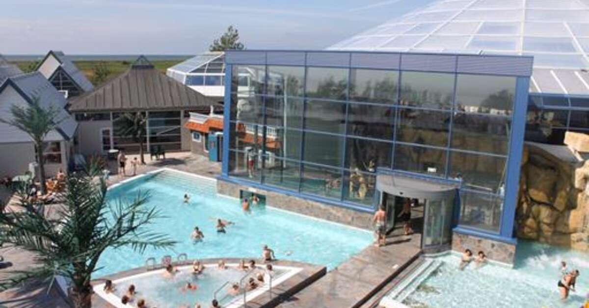 Een foto van het zwembad bij Vakantiepark Lalandia Rødby